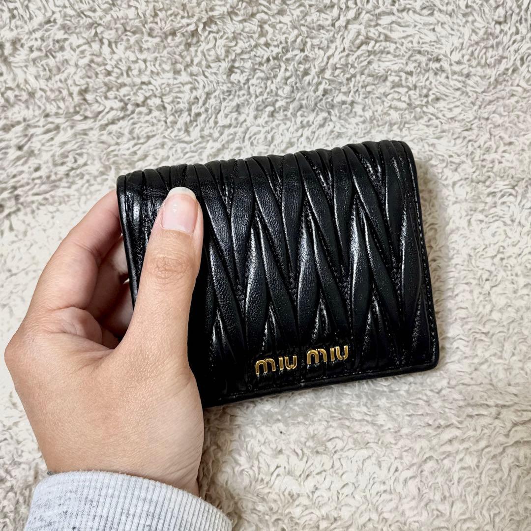 ミュウミュウ MIUMIU 二つ折り財布　マテラッセ