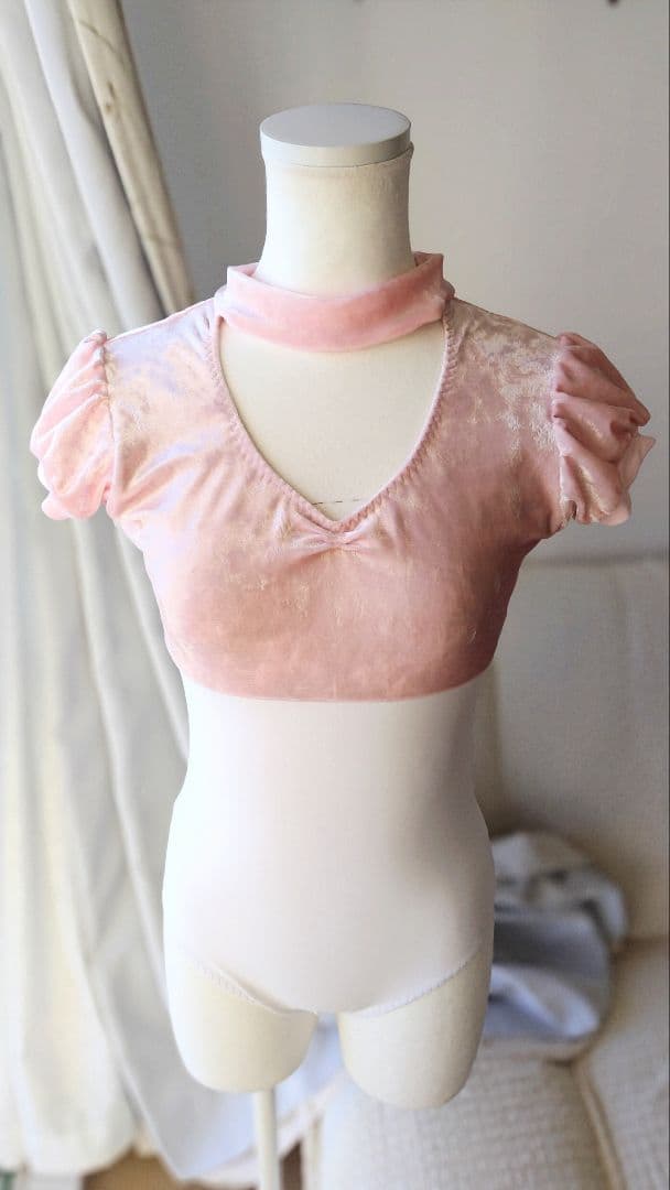 Ｓ～Ｍサイズ／可愛いベビーピンククラッシュベロアのチョーカーリボン娘役レオタード