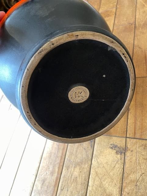 陶器製のユニークな装飾品