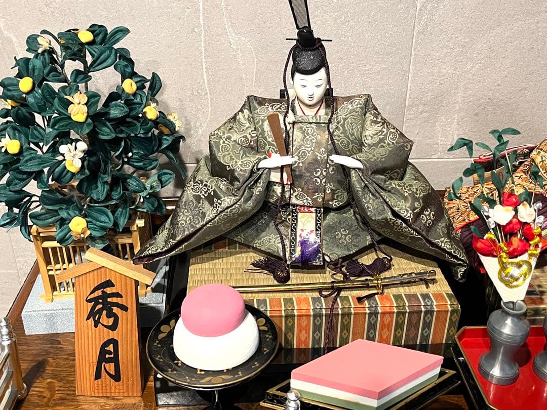 美品　秀月　十二単を纏う貴重な雛人形セット