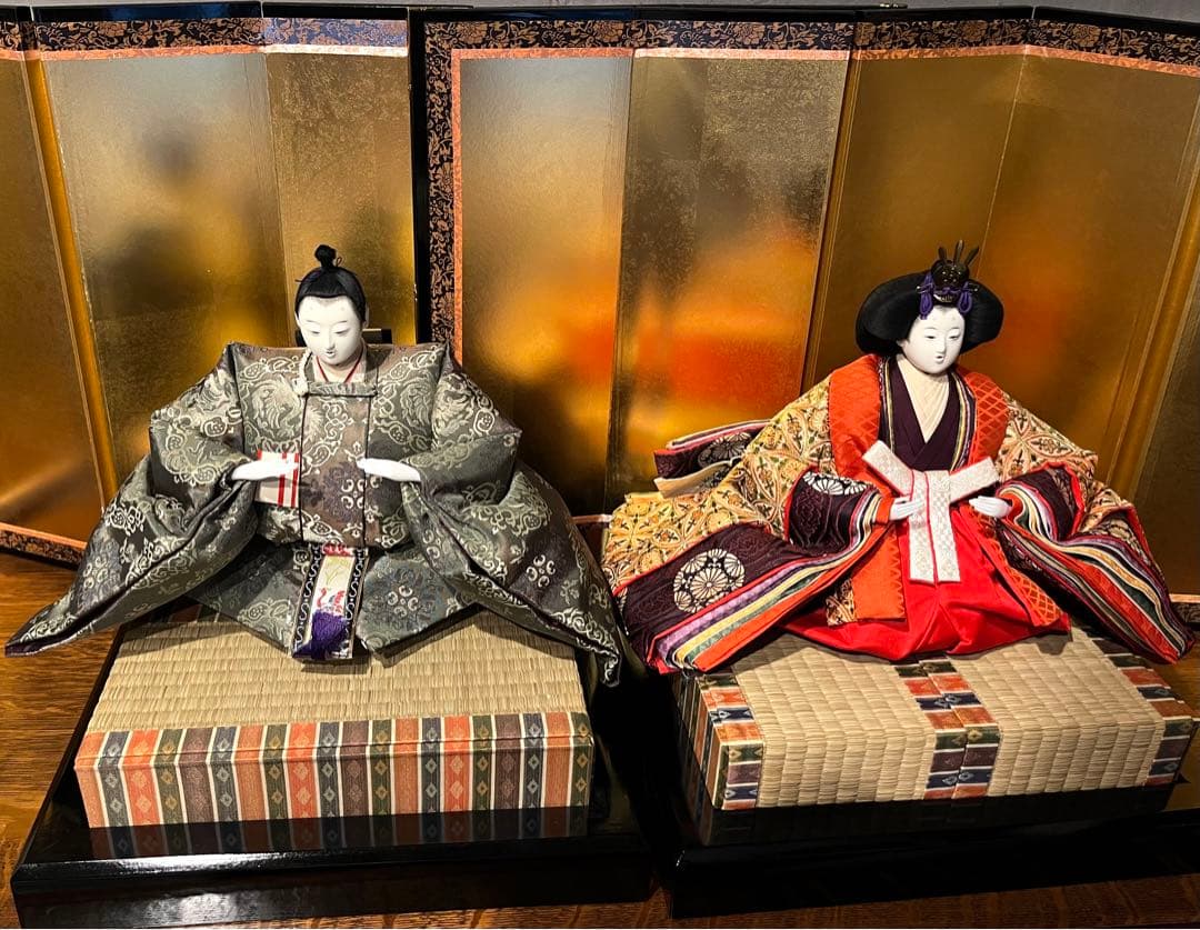 美品　秀月　十二単を纏う貴重な雛人形セット