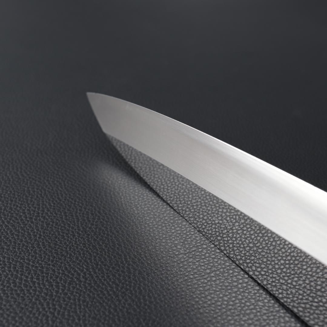 10672鏡面仕上げ出刃包丁 8寸 刺身包丁 本出刃 黒檀黒水牛角白三本巻八角柄