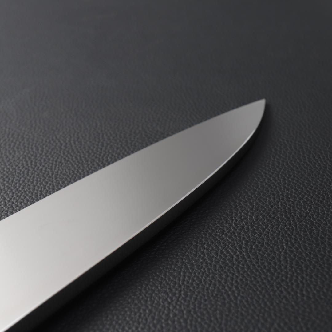 10672鏡面仕上げ出刃包丁 8寸 刺身包丁 本出刃 黒檀黒水牛角白三本巻八角柄
