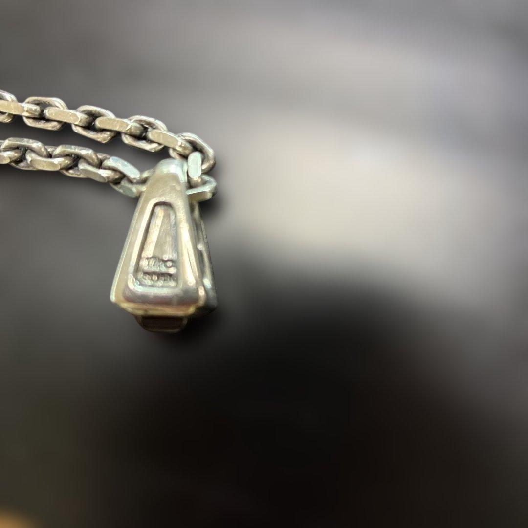 M's シルバー チェーンネックレス 赤いストーン付き