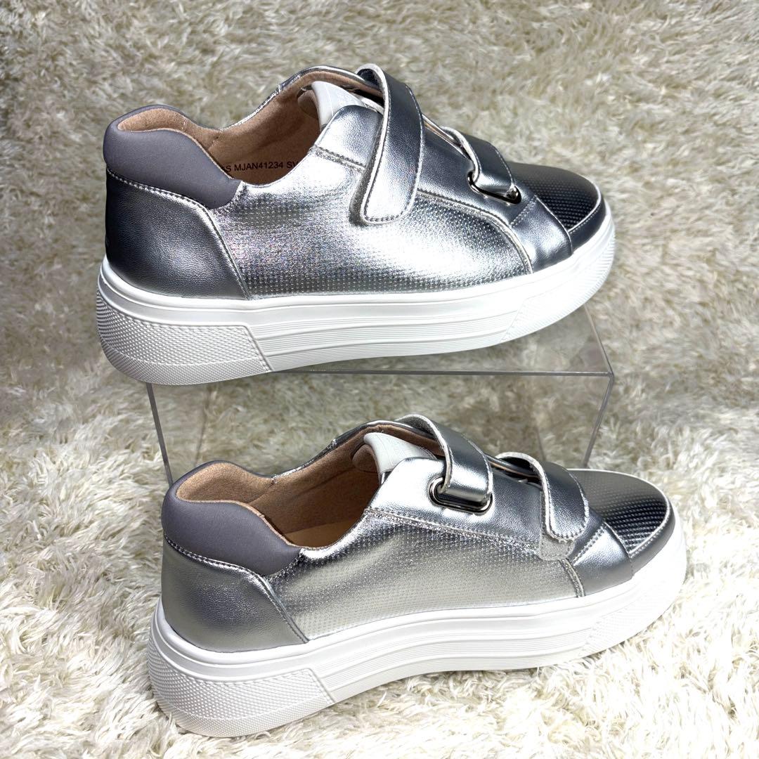 シルバー 厚底 ベルト付きスニーカーMODE ET JACOMO