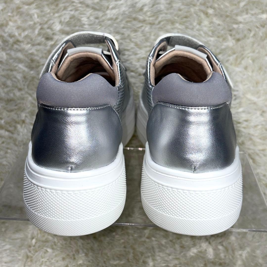 シルバー 厚底 ベルト付きスニーカーMODE ET JACOMO