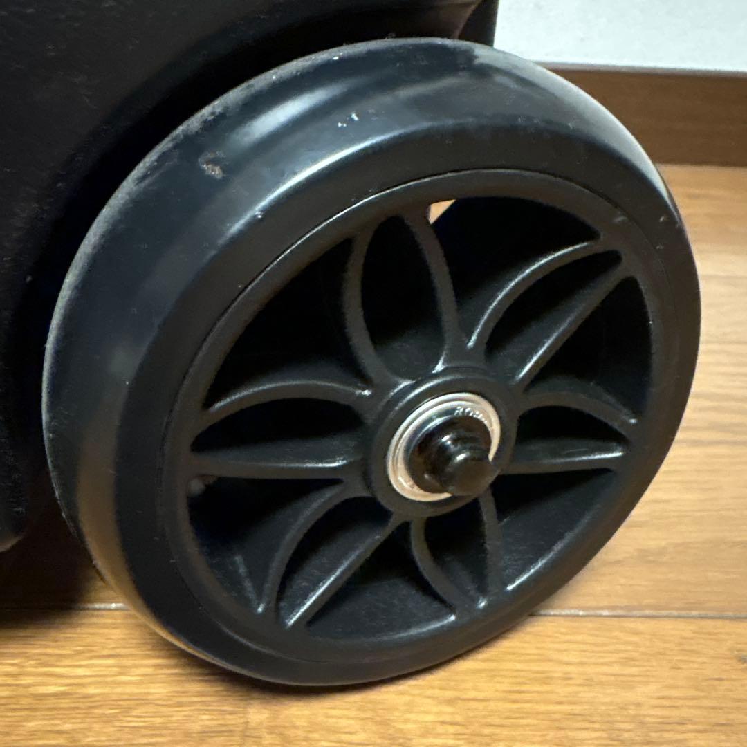 ほぼ新品⭐︎DV8 トリプルローラーバック