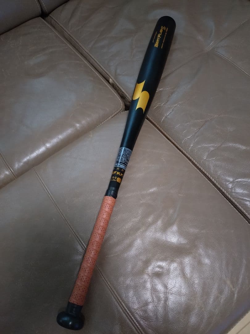 SSK製BEATFLIGHT 硬式バット 黒/金（83cm900g以上）