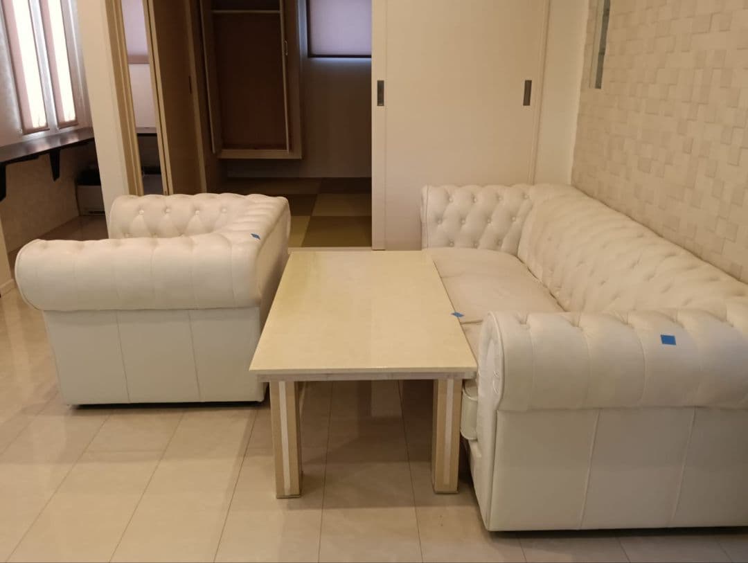 ホワイトレザー チェスターフィールドソファセット