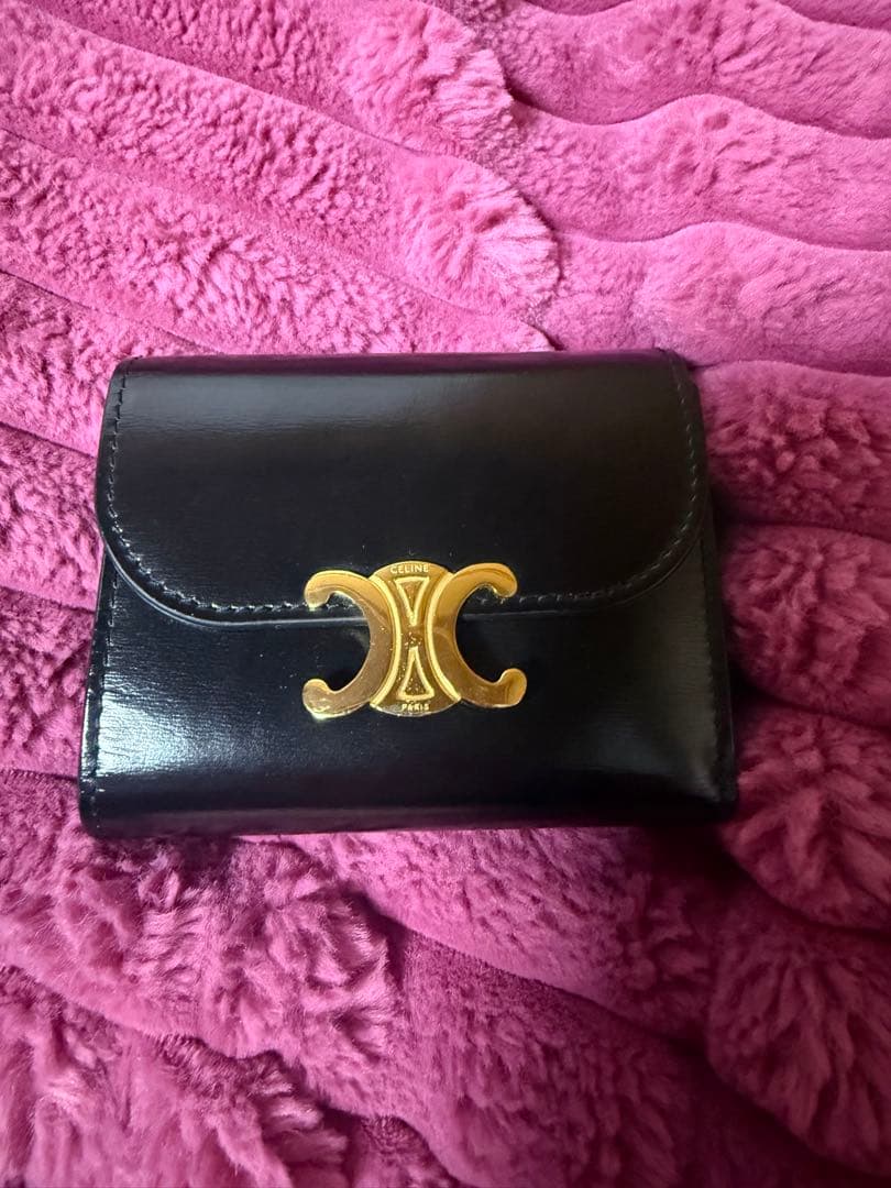 美品 CELINE トリオンフ 三つ折りウォレット（ブラック／ゴールド金具