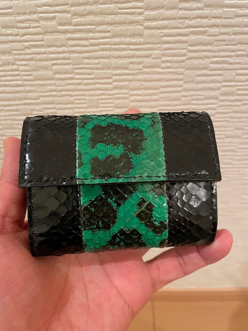 ヘビ革　アマコンダ　三つ折り財布　コンパクト財布