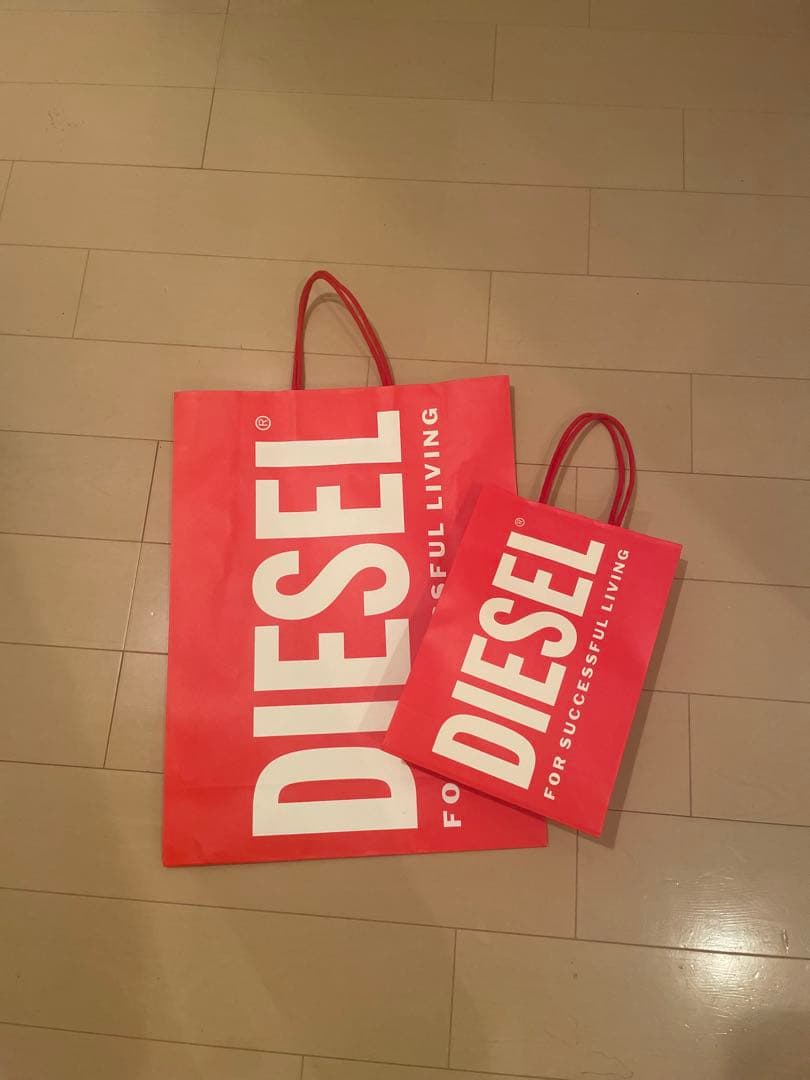 【美品】DIESEL 財布 箱・保存袋・シール完備 定価34,100円