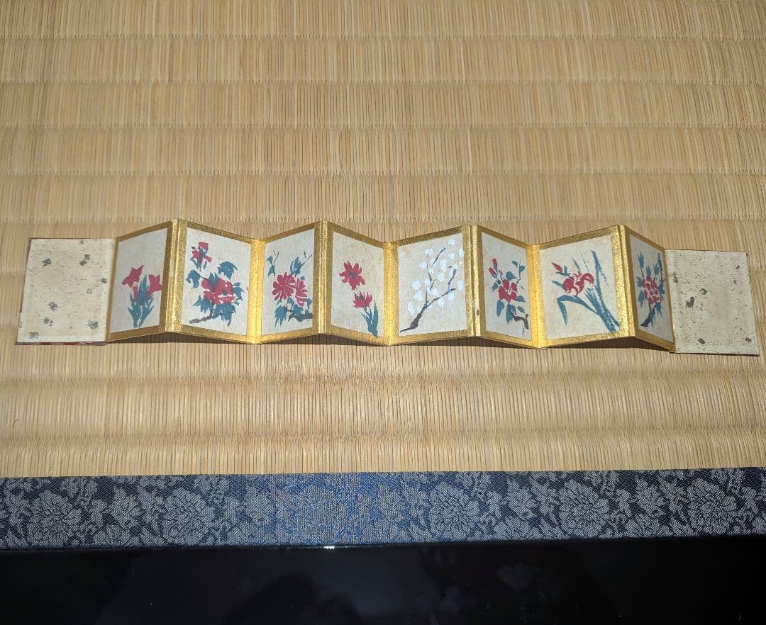 稀少！古い雛道具　花の絵の折り本