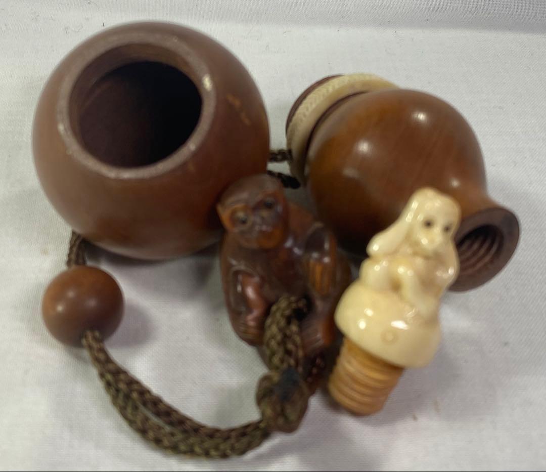 印籠　柘植　瓢箪(ひようたん) カバ牙の頭部と猿の彫刻付き　黄楊繊細彫刻　木製