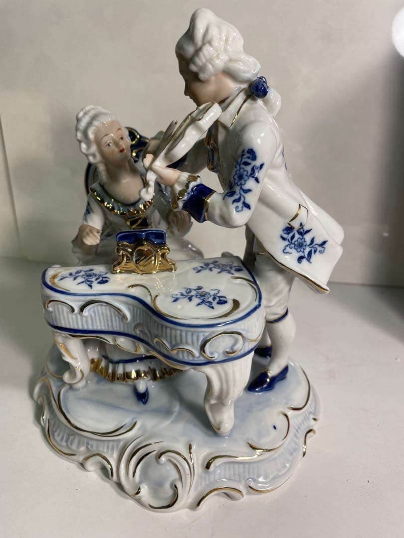 ドレスデン風 ロココ調 陶器フィギュリン 貴族男女 ピアノとヴァイオリン装飾置物