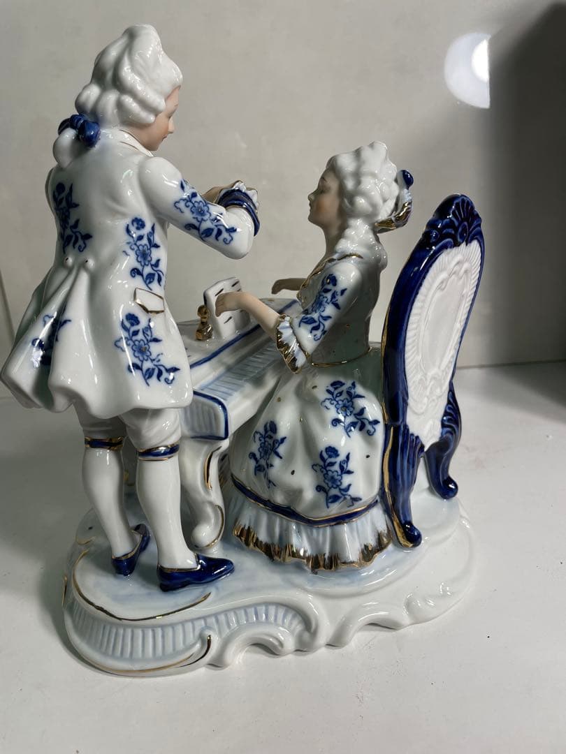 ドレスデン風 ロココ調 陶器フィギュリン 貴族男女 ピアノとヴァイオリン装飾置物