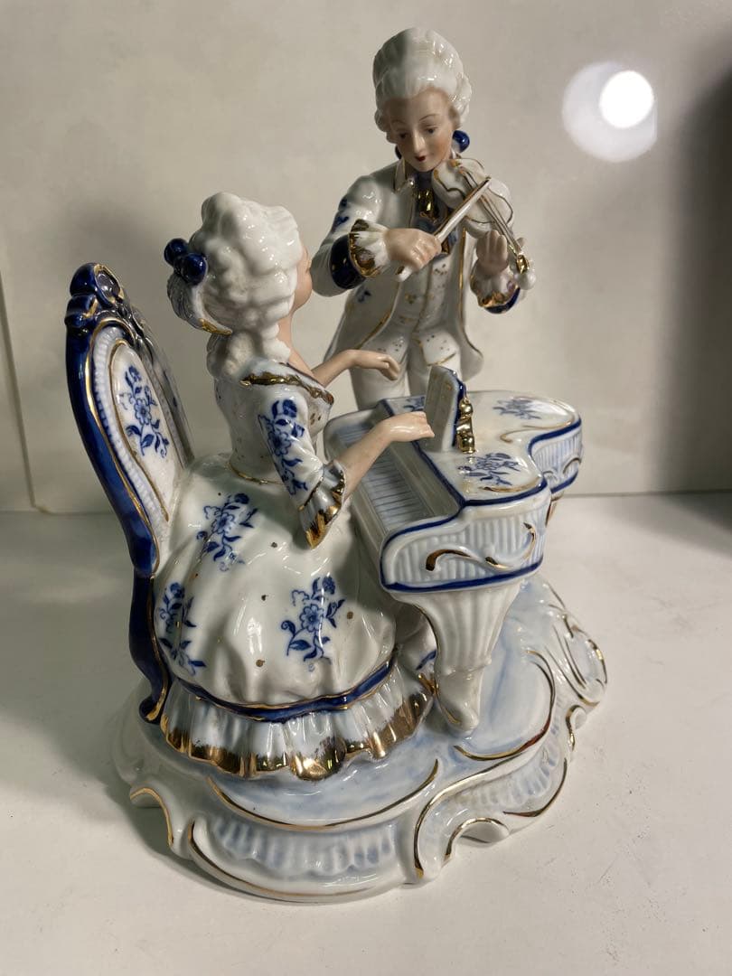 ドレスデン風 ロココ調 陶器フィギュリン 貴族男女 ピアノとヴァイオリン装飾置物