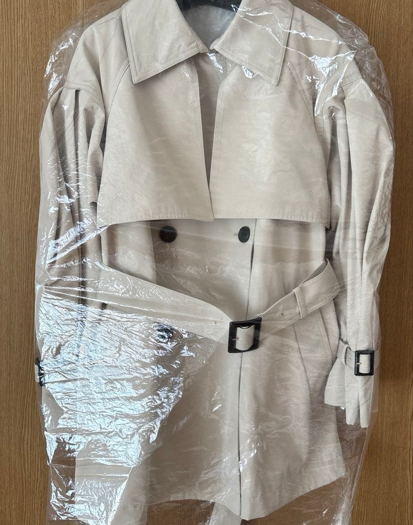 ボリューミースリーブトレンチコート　ベージュ　新品未使用