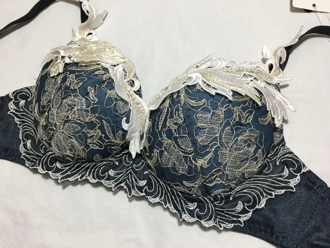 新品　ワコール　サルート 94G ブラジャー D70