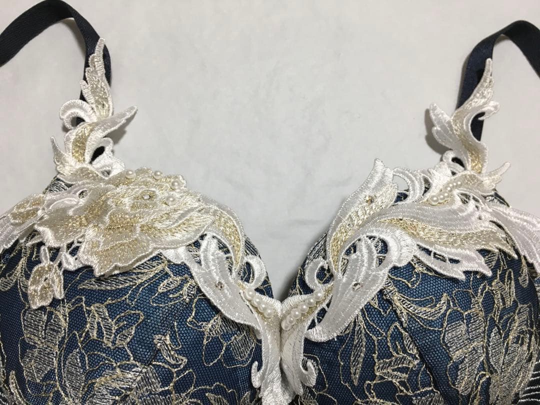 新品　ワコール　サルート 94G ブラジャー D70