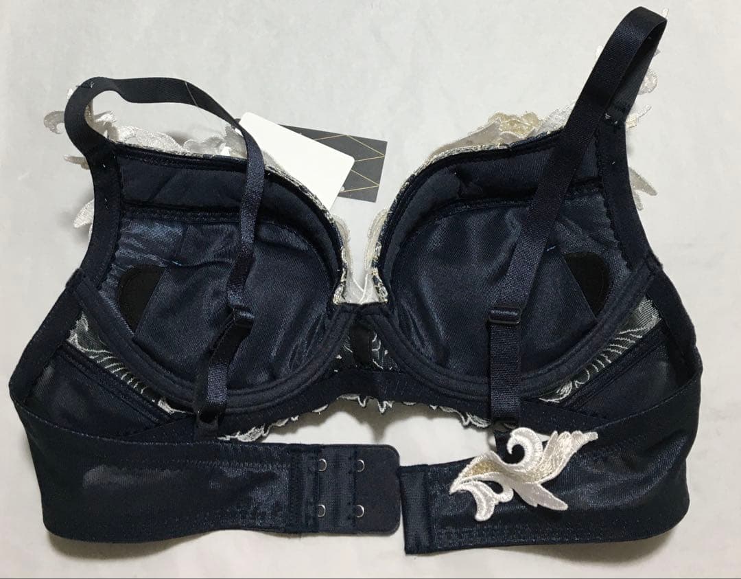 新品　ワコール　サルート 94G ブラジャー D70