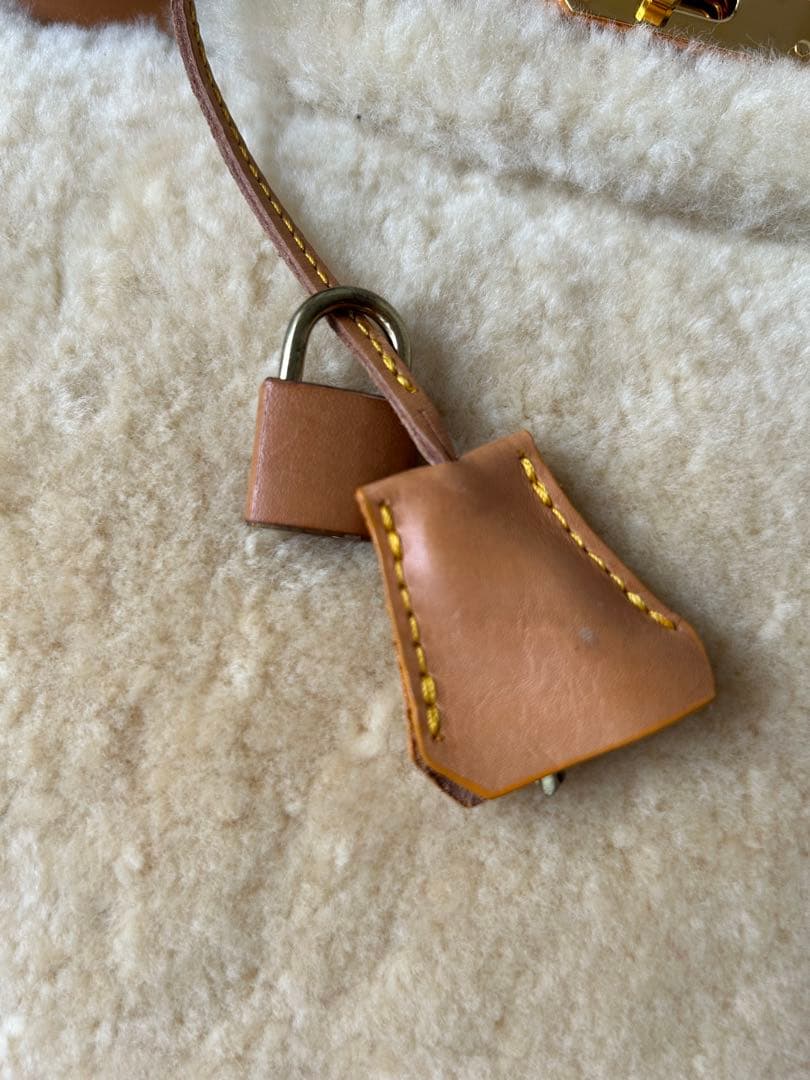 リアルムートンレザーバック