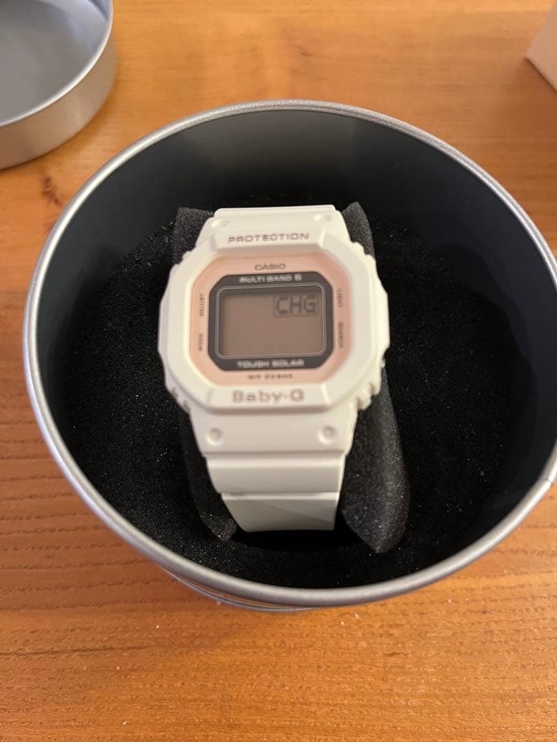 CASIO Baby-G ホワイト&ピンク腕時計（BGD-5000-4BJF）