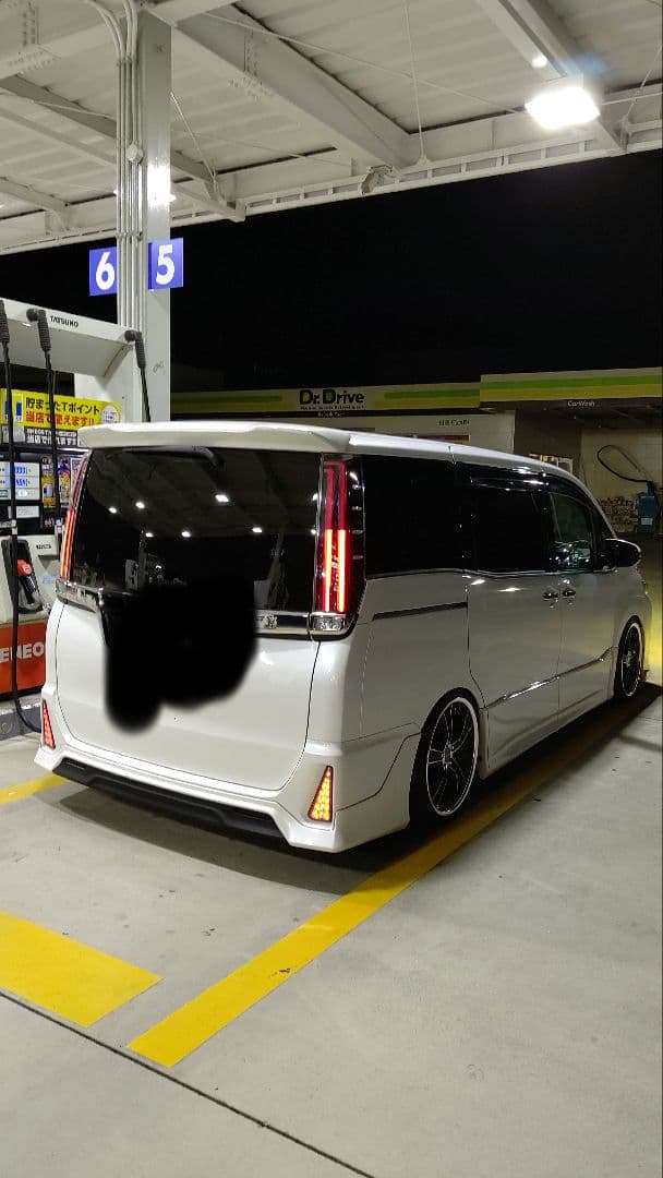 NOAH.VOXY 80系　AVEST シーケンシャルリフレクター