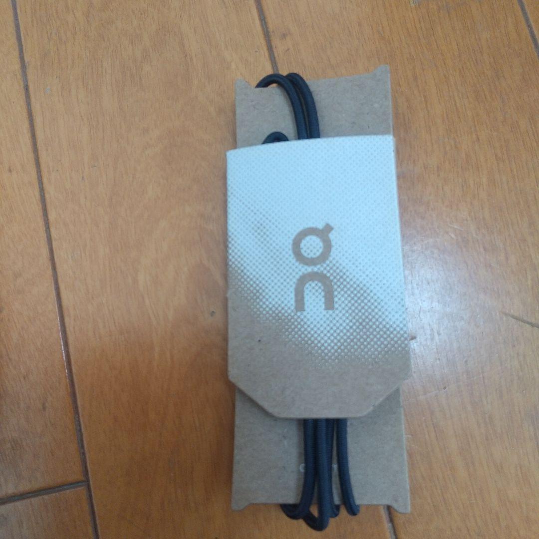 On Cloud6 スニーカー ブラックホワイト　レディース 25cm