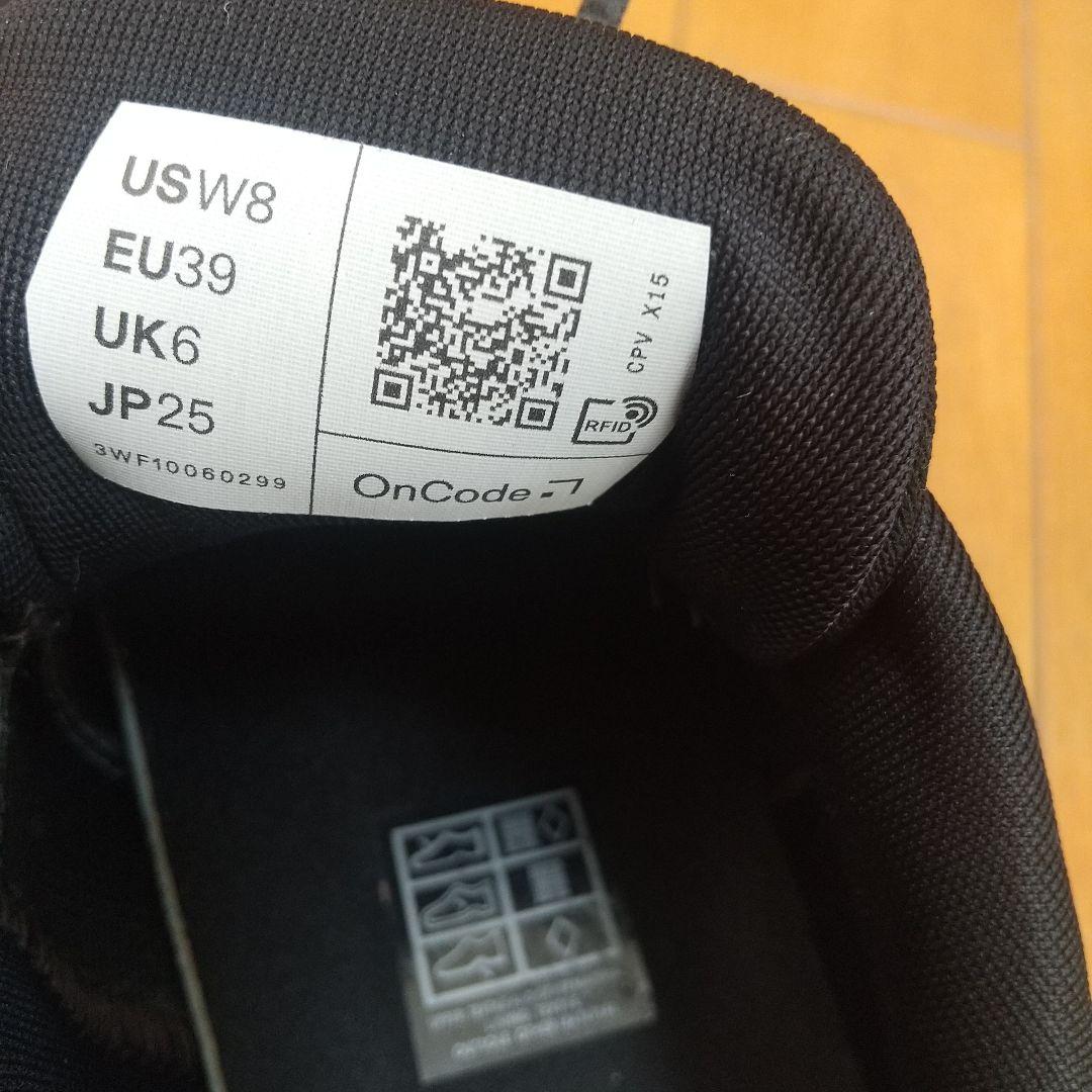 On Cloud6 スニーカー ブラックホワイト　レディース 25cm