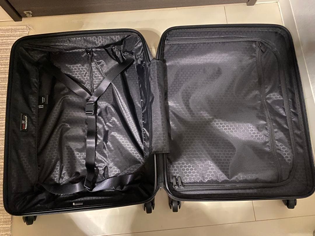 【正規品/新品未使用】TUMIキャリーケース カーボン　ブラック