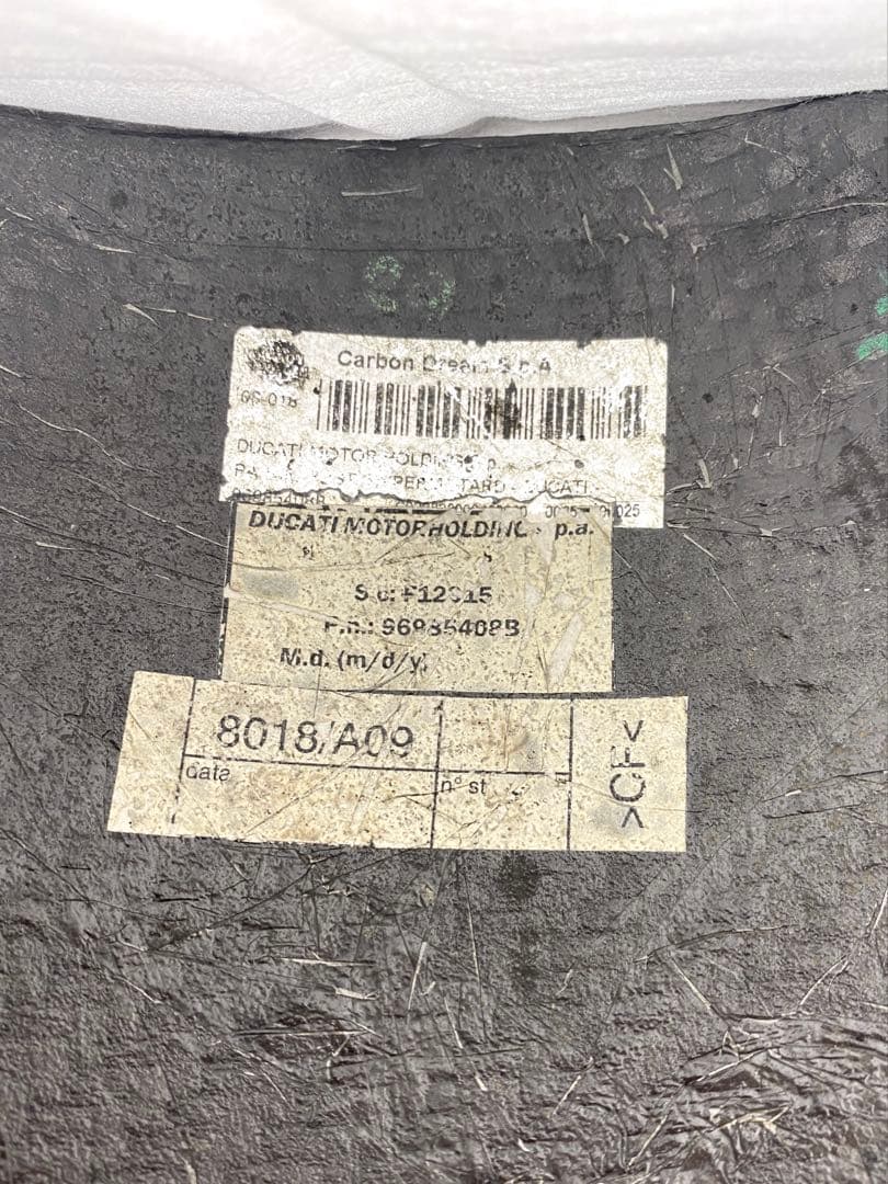 ドゥカティ純正カーボンリアフェンダー