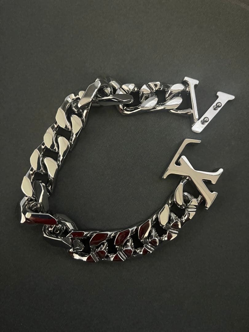 Louis Vuitton LVチェーン