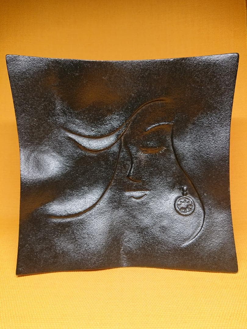 皿　金属　小物入れ　オブジェ　置物　インテリア　工芸品　美術品　A1659