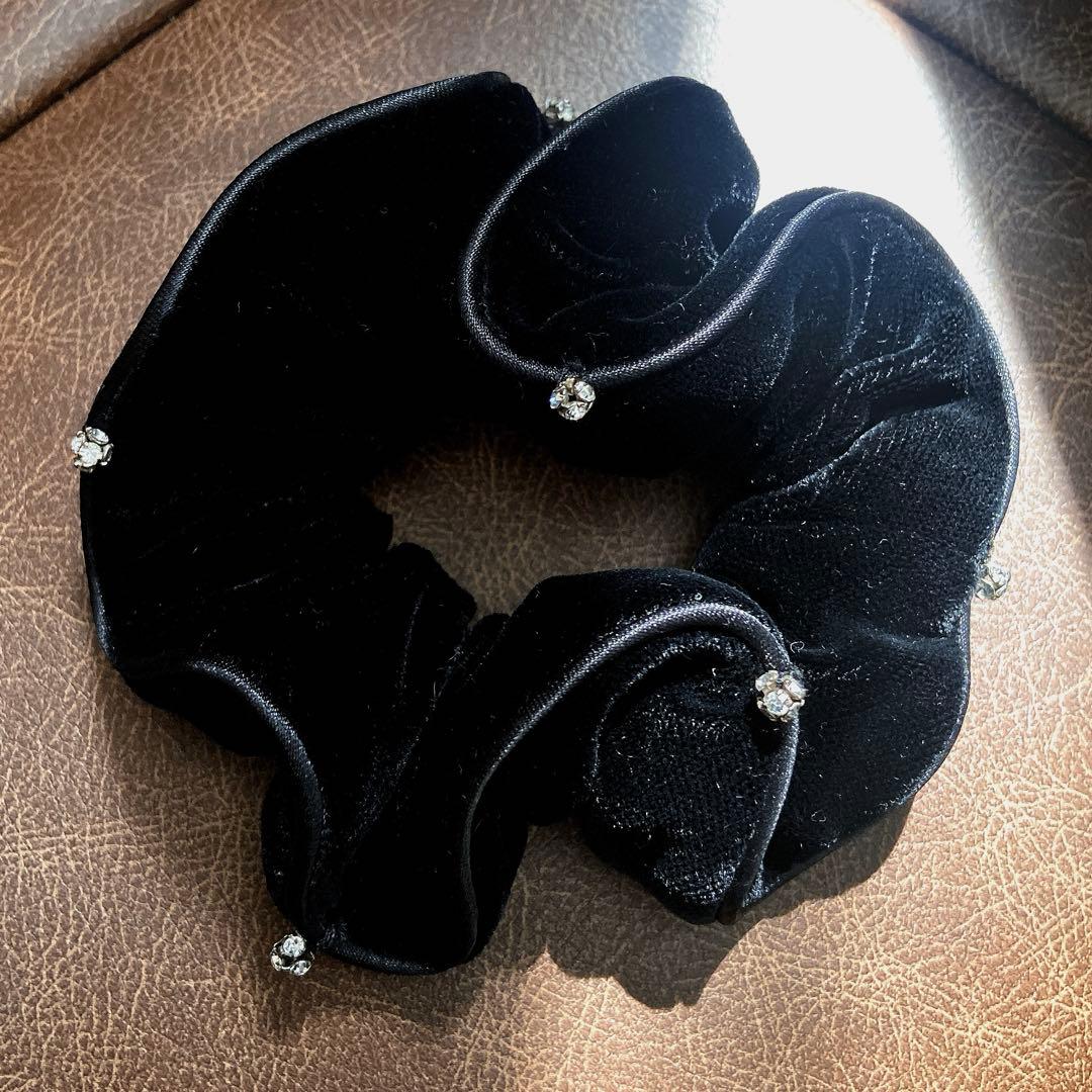 アレクサンドルドゥパリ ベルベット スワロフスキー シュシュ 黒