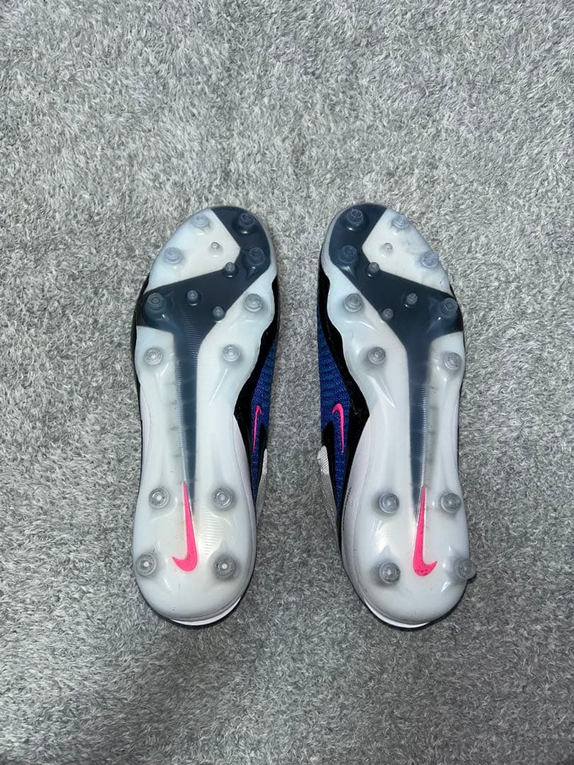 NIKEナイキ　ファントム6 LOW AG エリート ナップサック付き