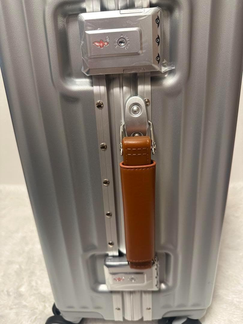 キャリーケース　スーツケース　機内持込 シルバー 軽量 大容量 TSA　S