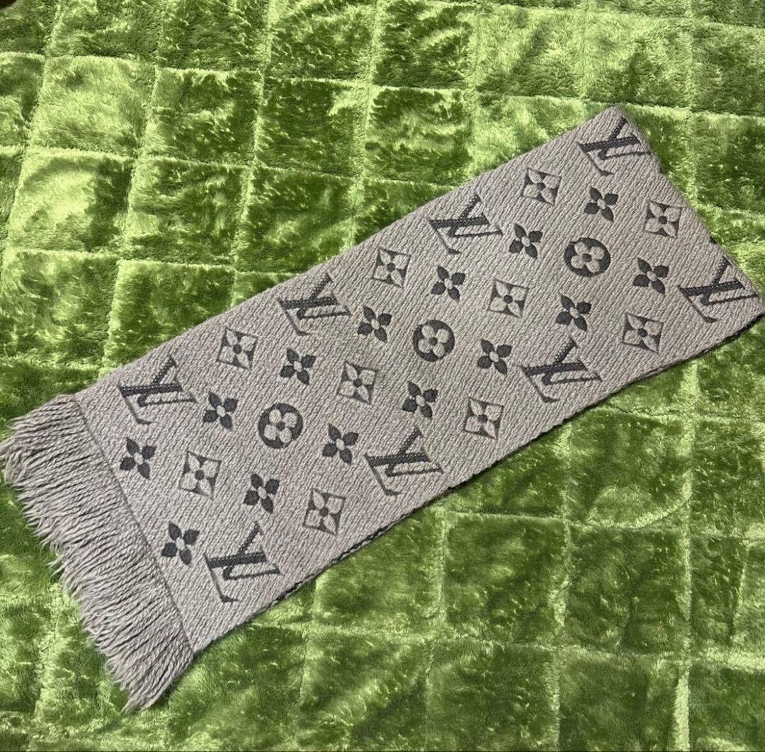 ルイ・ヴィトン モノグラム エシャルプ・ロゴマニア マフラー グレー