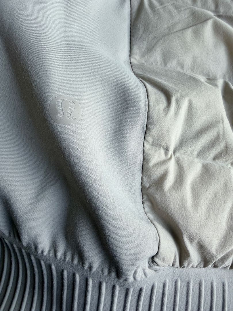 ルルレモン　Down&Around 700 ダウンフィル ジャケット　フード付き