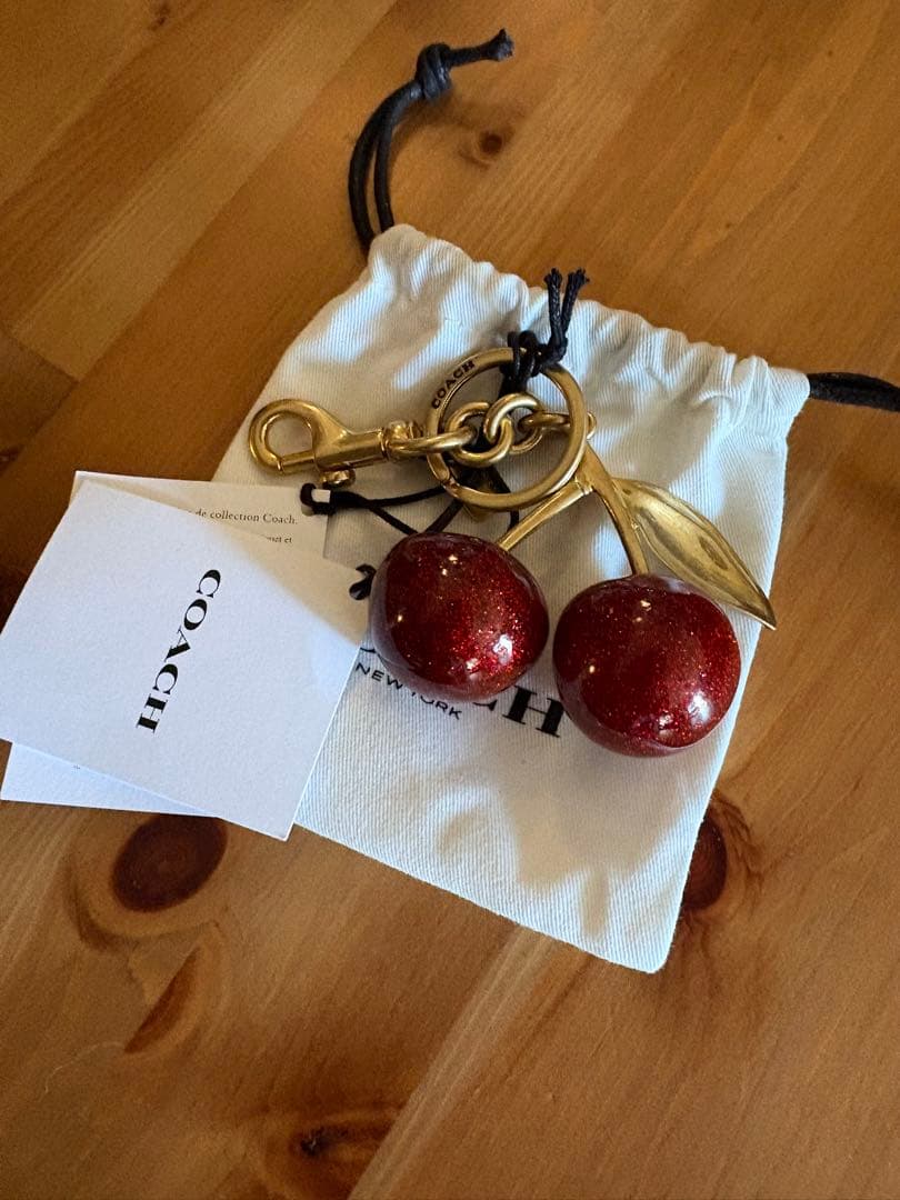 新品　COACH コーチ　チェリー　バッグチャーム　レッドアップル　箱・紙袋付き