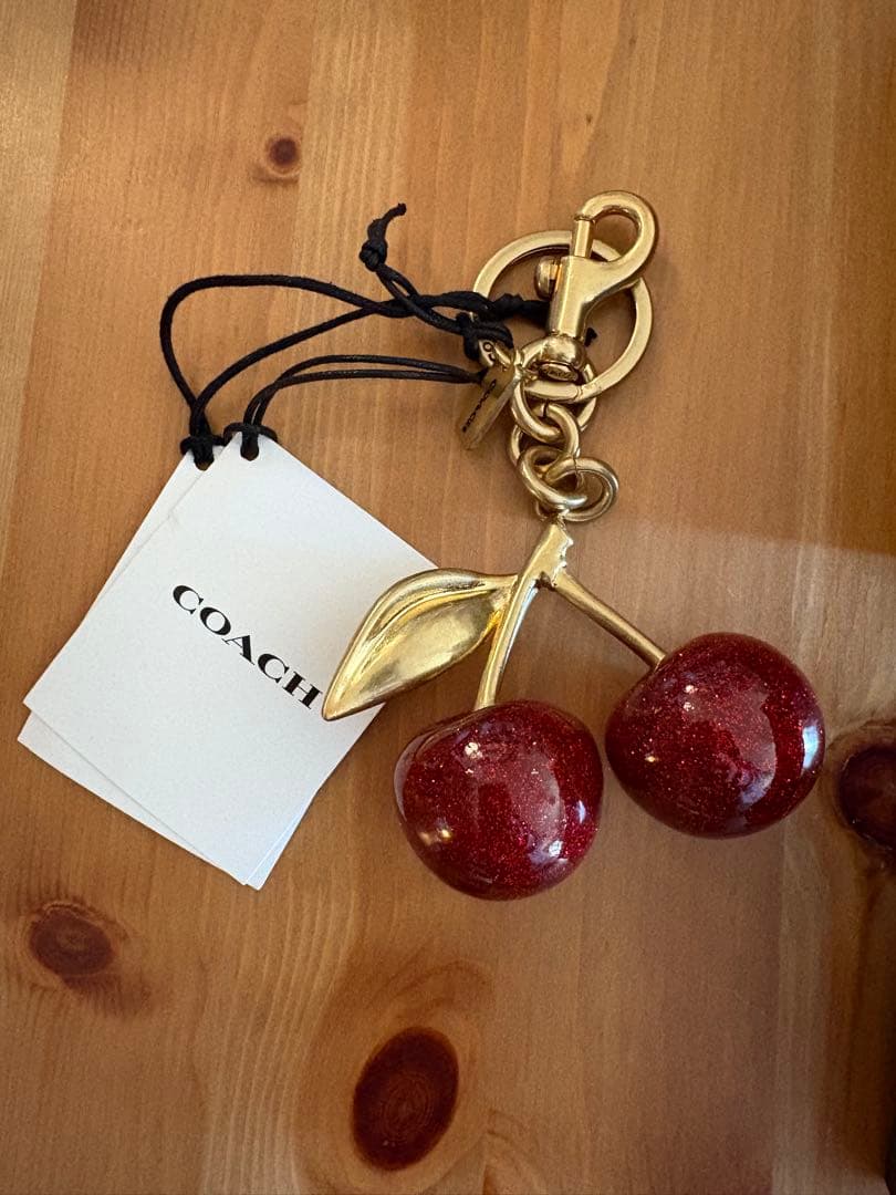 新品　COACH コーチ　チェリー　バッグチャーム　レッドアップル　箱・紙袋付き