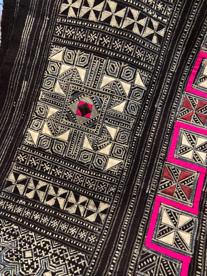 【新品】モン族　手描き染め　一点もの　バティック　5m 少数民族　刺繍　臈纈染