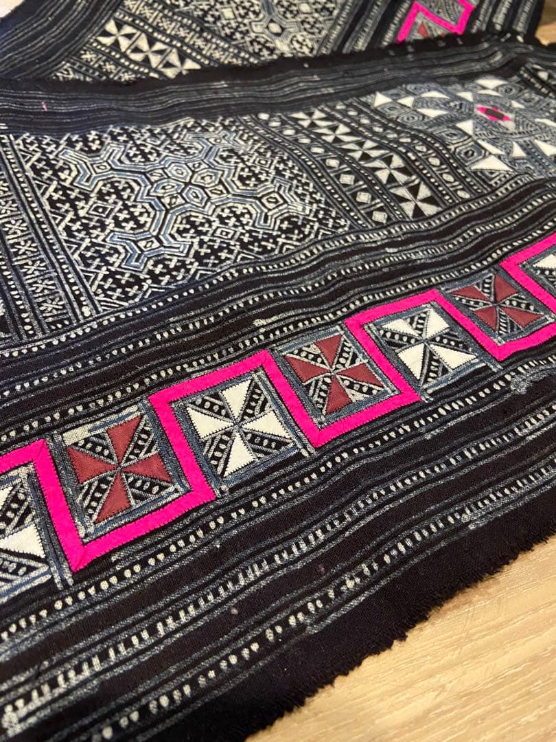 【新品】モン族　手描き染め　一点もの　バティック　5m 少数民族　刺繍　臈纈染