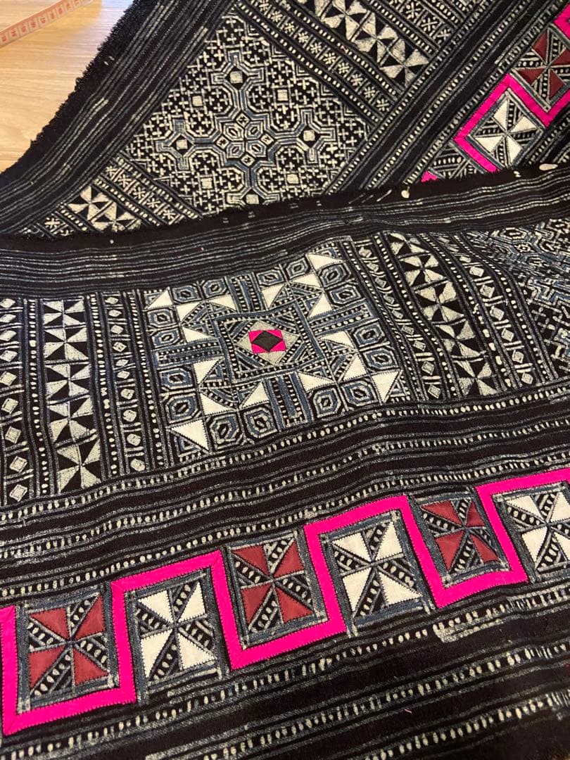 【新品】モン族　手描き染め　一点もの　バティック　5m 少数民族　刺繍　臈纈染