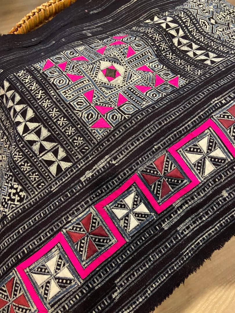 【新品】モン族　手描き染め　一点もの　バティック　5m 少数民族　刺繍　臈纈染