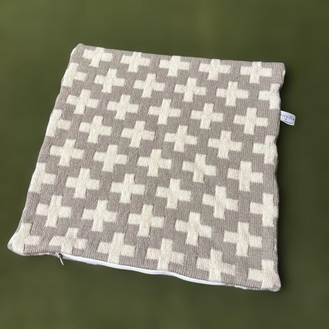 ビリギッタ　ラーゲルクヴィスト　北欧　クッションカバー　スウェーデン