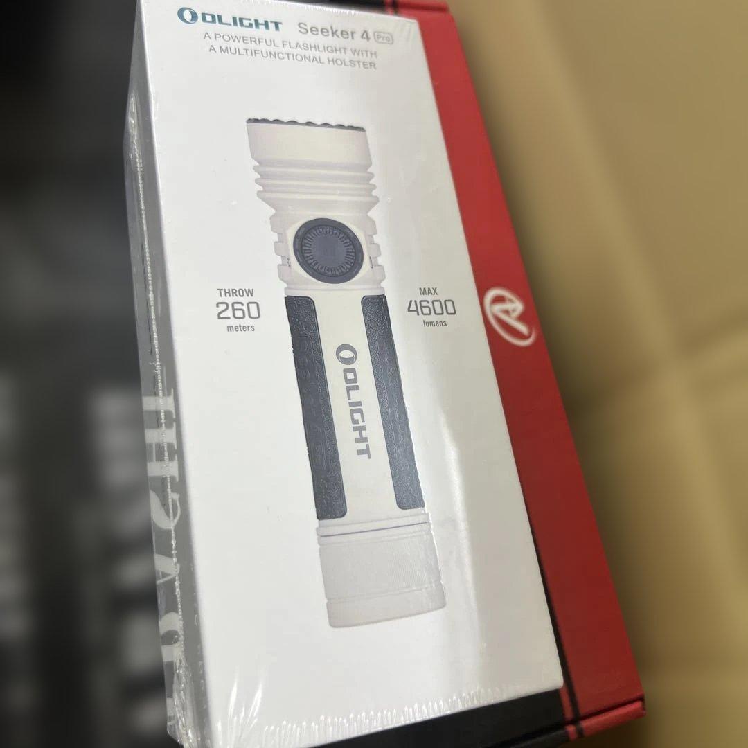 OLIGHT Seeker 4 Pro 懐中電灯