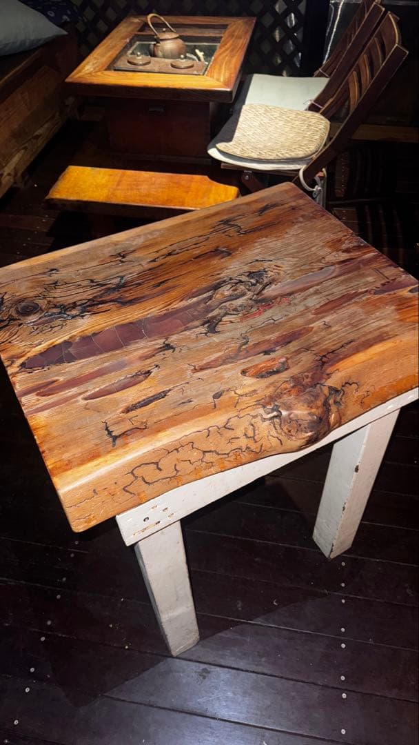 ナチュラルウッドの正方形テーブル　ハンドメイド　オリジナル