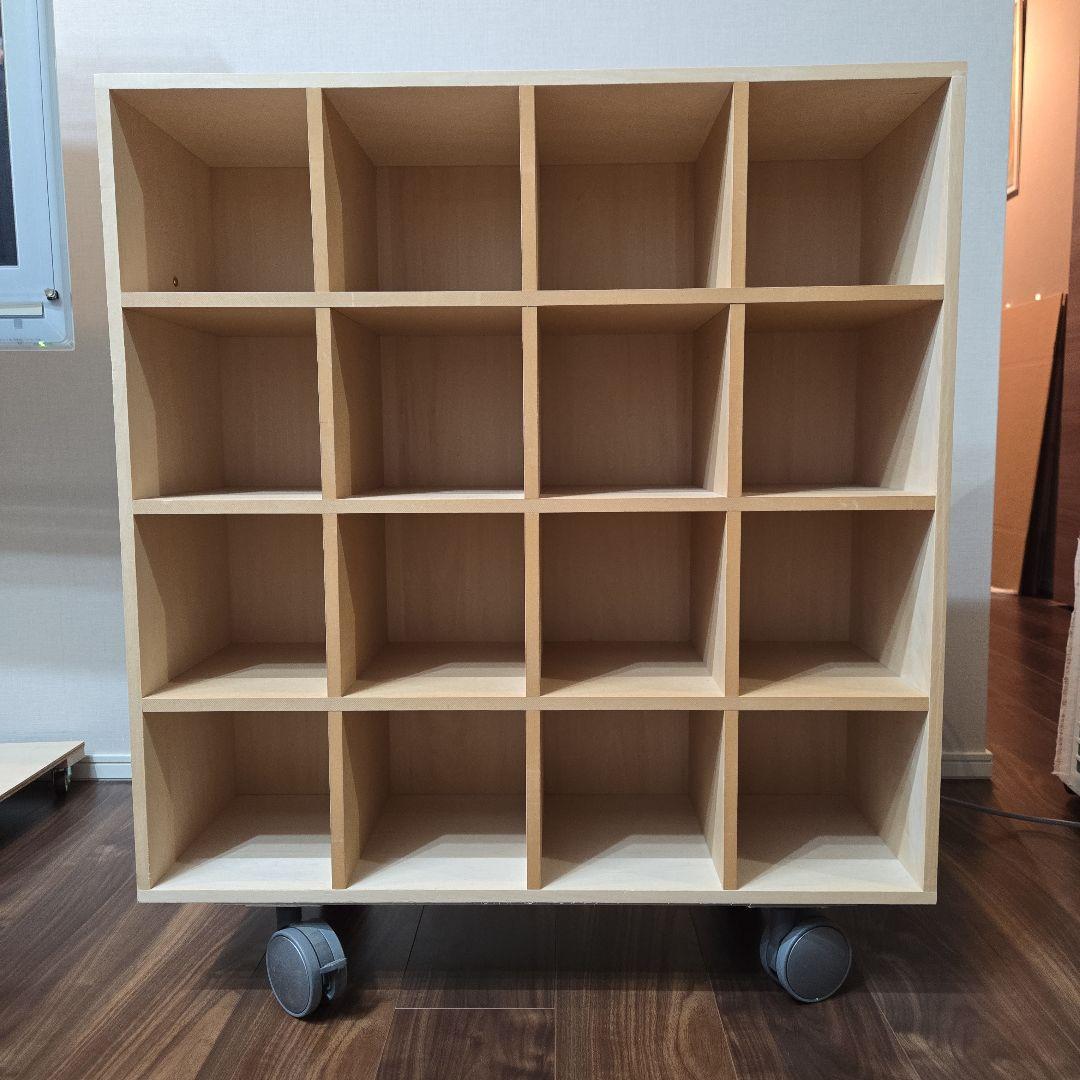 CDラック　木製キャビネット 16仕切り キャスター付き