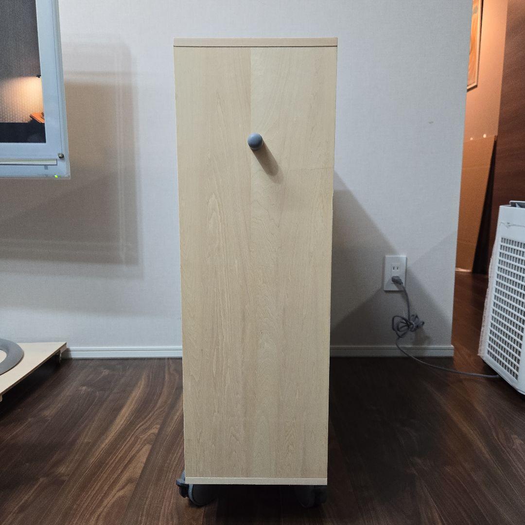 CDラック　木製キャビネット 16仕切り キャスター付き